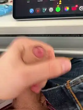 hannes256102 online show from April 18, 3:05 pm