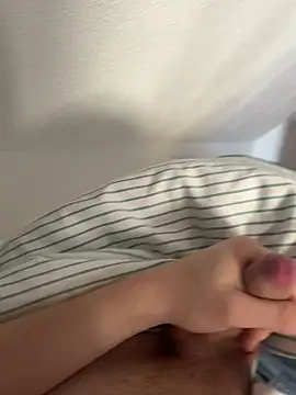 hannes256102 online show from April 28, 6:18 am