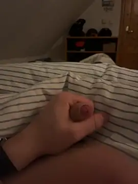 hannes256102 online show from April 28, 8:03 pm