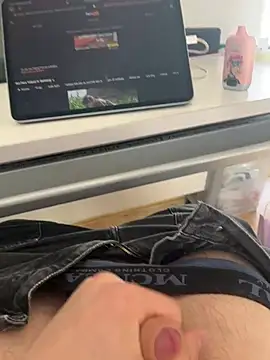 hannes256102 online show from April 29, 1:15 pm