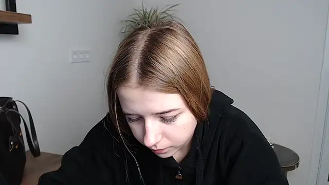 Snapshot of SweetBellaa_ chatting on December 5, 10:02 am SweetBellaa online show from December 5, 10:02 am