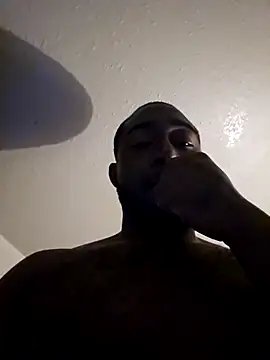 iLOVETRAY96 online show from December 17, 5:46 am