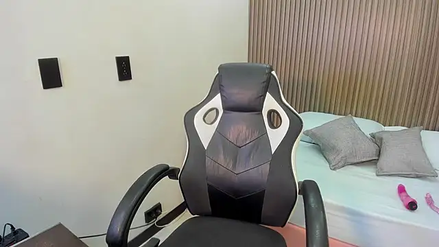 madison saenzz online show from February 11, 7:41 pm