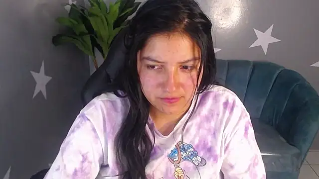 Snapshot of eva_smit_t chatting on December 4, 4:44 am eva smit t online show from December 4, 4:44 am