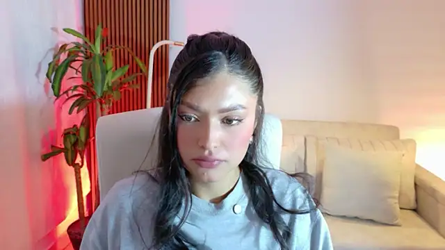 victoria   moon online show from December 20, 1:18 pm