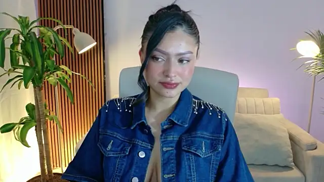 victoria   moon online show from April 21, 2:01 pm