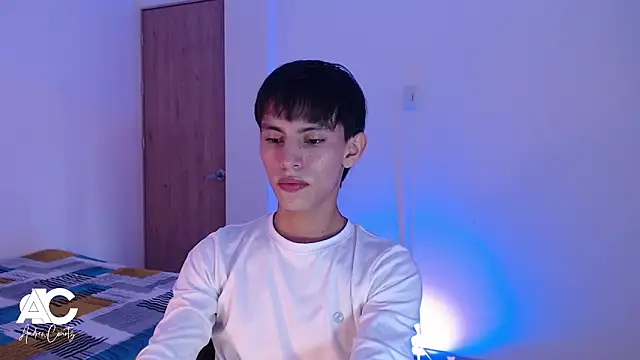 andrew courtzz online show from April 7, 8:31 pm