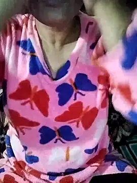 Snapshot of desiriya11 chatting on December 15, 7:45 am desiriya11 online show from December 15, 7:45 am