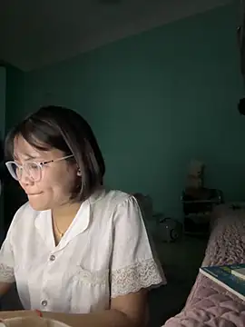 Snapshot of polly_chan chatting on December 5, 7:06 am polly chan online show from December 5, 7:06 am