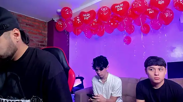 HotThreesoome online show from February 17, 12:12 pm