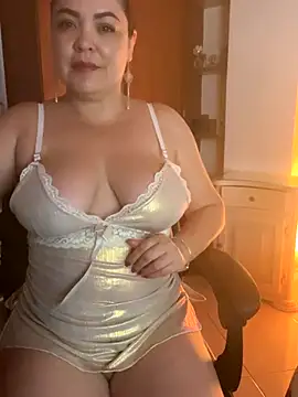 Snapshot of EmiHarrys chatting on December 16, 9:53 pm EmiHarrys online show from December 16, 9:53 pm