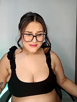 Snapshot of Valeriaa_21 chatting on March 27, 2:50 am Valeriaa 21 online show from March 27, 2:50 am