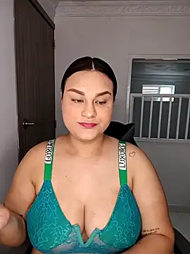Snapshot of Valeriaa_21 chatting on April 6, 8:21 pm Valeriaa 21 online show from April 6, 8:21 pm