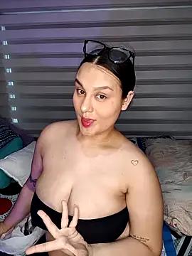 Snapshot of Valeriaa_21 chatting on May 6, 10:26 pm Valeriaa 21 online show from May 6, 10:26 pm