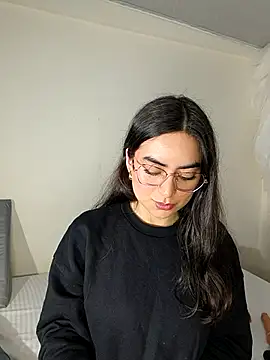 saasha Petit online show from April 15, 11:06 am