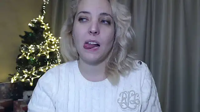 Snapshot of sweetpussy chatting on January 1, 12:33 pm sweetpussy online show from January 1, 12:33 pm