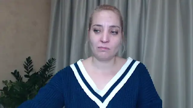 Snapshot of sweetpussy chatting on January 12, 5:33 pm sweetpussy online show from January 12, 5:33 pm