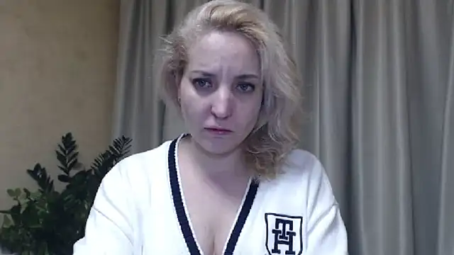 Snapshot of sweetpussy chatting on January 17, 3:11 pm sweetpussy online show from January 17, 3:11 pm