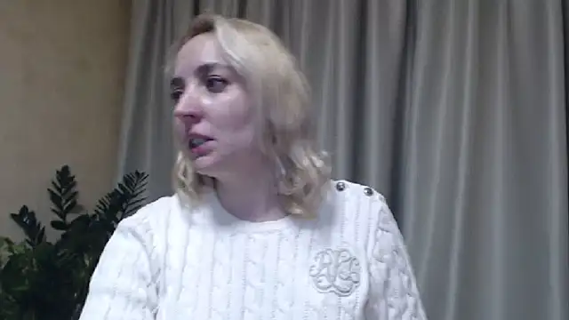 Snapshot of sweetpussy chatting on January 21, 6:02 pm sweetpussy online show from January 21, 6:02 pm