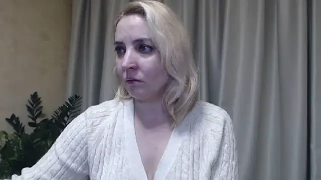 Snapshot of sweetpussy chatting on January 28, 4:52 pm sweetpussy online show from January 28, 4:52 pm