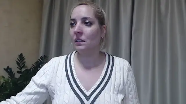 Snapshot of sweetpussy chatting on February 1, 6:08 pm sweetpussy online show from February 1, 6:08 pm