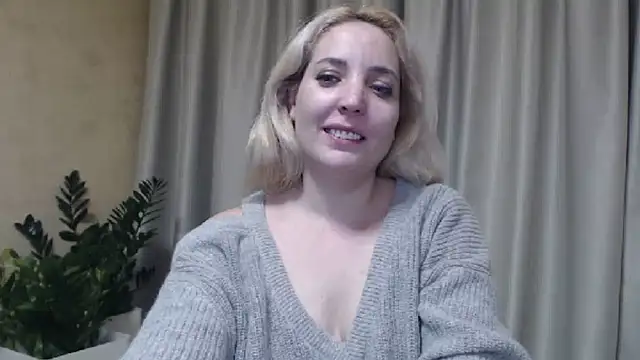 Snapshot of sweetpussy chatting on February 2, 6:53 pm sweetpussy online show from February 2, 6:53 pm