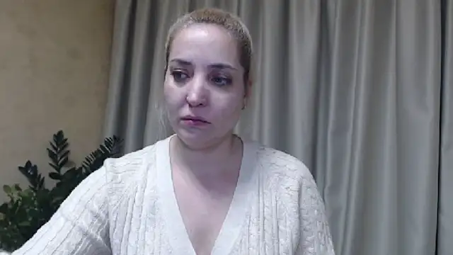 Snapshot of sweetpussy chatting on February 4, 3:26 pm sweetpussy online show from February 4, 3:26 pm