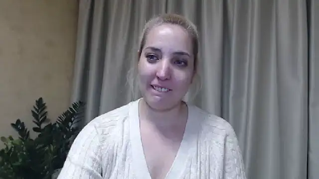 Snapshot of sweetpussy chatting on February 4, 9:31 pm sweetpussy online show from February 4, 9:31 pm