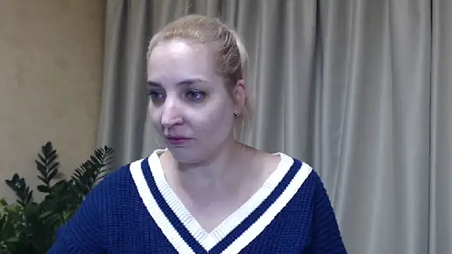 Snapshot of sweetpussy chatting on February 7, 3:52 pm sweetpussy online show from February 7, 3:52 pm