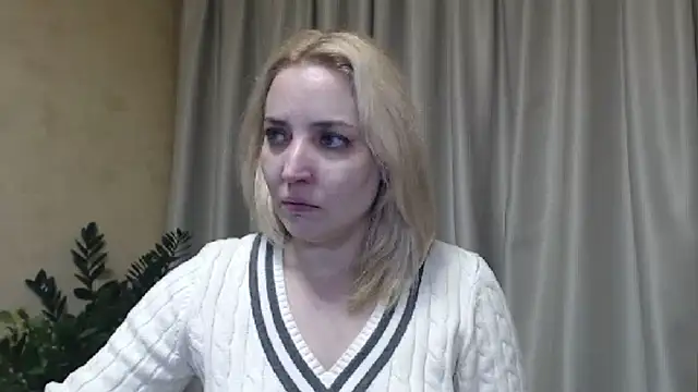 Snapshot of sweetpussy chatting on February 8, 11:33 am sweetpussy online show from February 8, 11:33 am