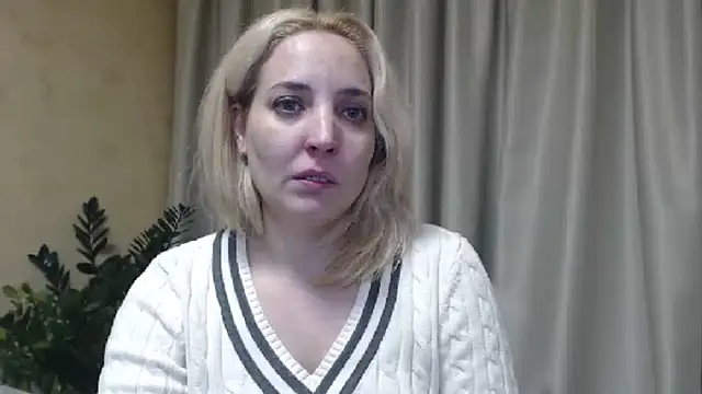 Snapshot of sweetpussy chatting on February 8, 5:39 pm sweetpussy online show from February 8, 5:39 pm