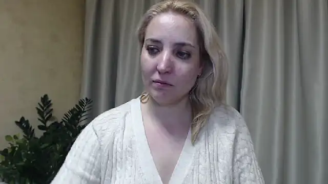 Snapshot of sweetpussy chatting on February 9, 9:17 pm sweetpussy online show from February 9, 9:17 pm