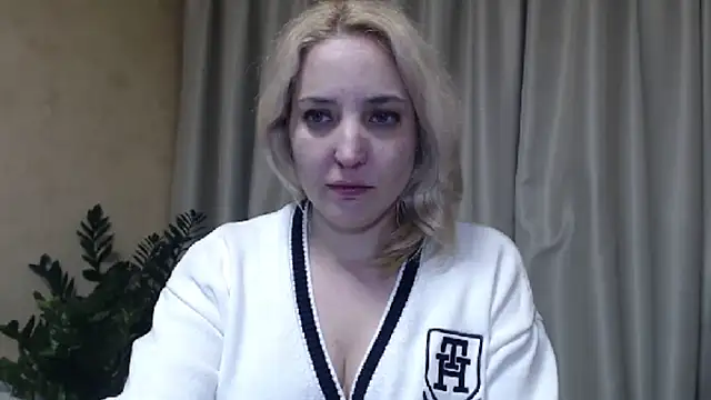 Snapshot of sweetpussy chatting on February 13, 2:31 pm sweetpussy online show from February 13, 2:31 pm