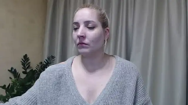 Snapshot of sweetpussy chatting on February 16, 1:27 pm sweetpussy online show from February 16, 1:27 pm