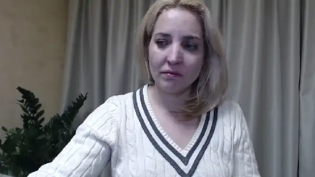 Snapshot of sweetpussy chatting on February 18, 6:37 pm sweetpussy online show from February 18, 6:37 pm