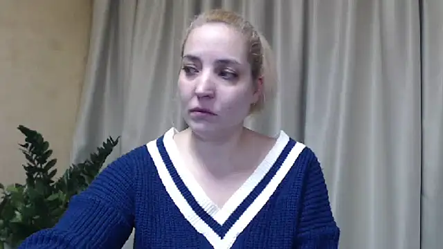Snapshot of sweetpussy chatting on February 19, 5:27 pm sweetpussy online show from February 19, 5:27 pm