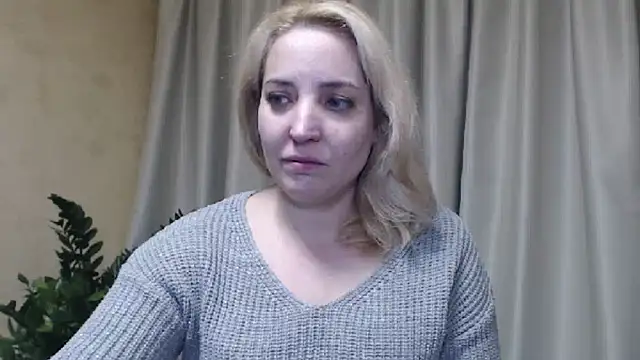 Snapshot of sweetpussy chatting on February 20, 2:13 pm sweetpussy online show from February 20, 2:13 pm