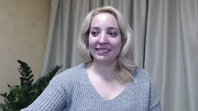 Snapshot of sweetpussy chatting on February 20, 5:29 pm sweetpussy online show from February 20, 5:29 pm