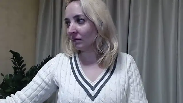 Snapshot of sweetpussy chatting on February 23, 10:20 pm sweetpussy online show from February 23, 10:20 pm