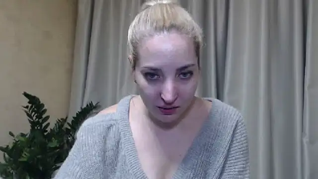 Snapshot of sweetpussy chatting on March 1, 10:10 pm sweetpussy online show from March 1, 10:10 pm