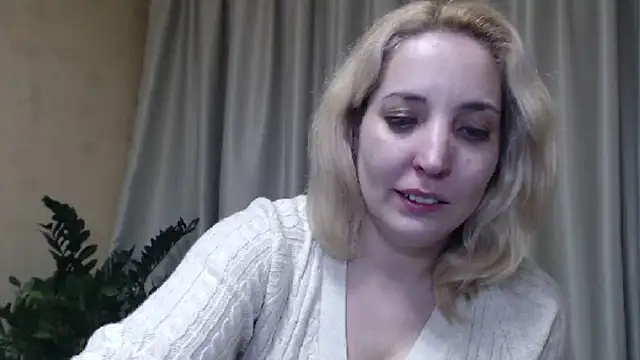 Snapshot of sweetpussy chatting on March 15, 2:55 pm sweetpussy online show from March 15, 2:55 pm