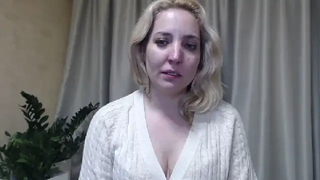 Snapshot of sweetpussy chatting on March 15, 9:05 pm sweetpussy online show from March 15, 9:05 pm