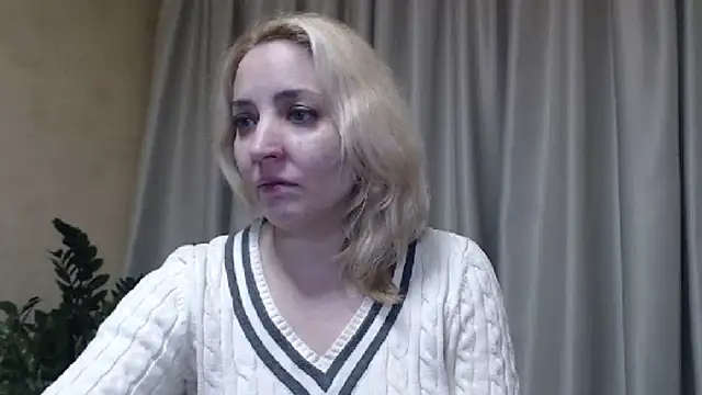 Snapshot of sweetpussy chatting on March 18, 2:26 pm sweetpussy online show from March 18, 2:26 pm