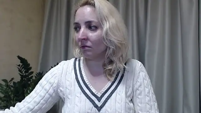 Snapshot of sweetpussy chatting on March 18, 5:31 pm sweetpussy online show from March 18, 5:31 pm