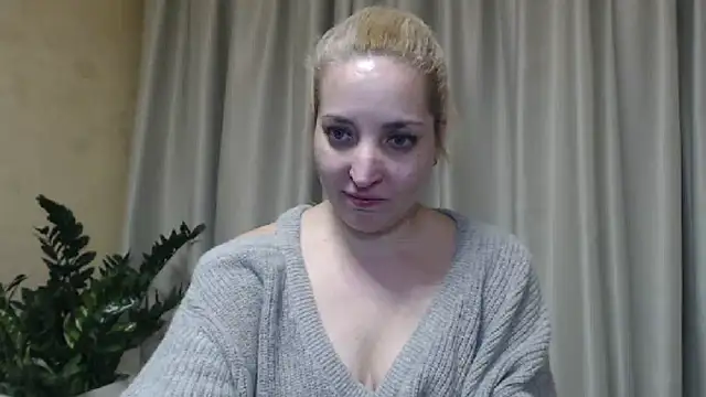 Snapshot of sweetpussy chatting on March 19, 6:34 pm sweetpussy online show from March 19, 6:34 pm