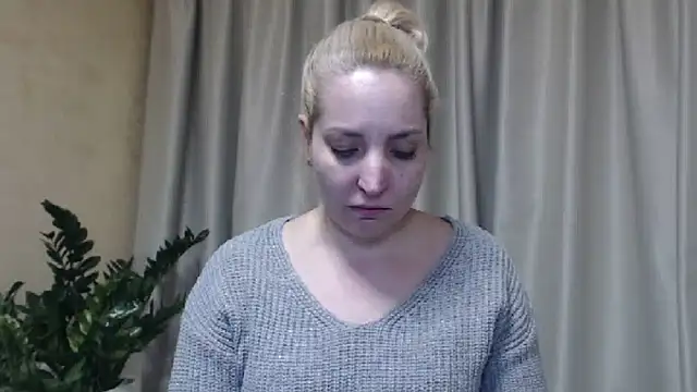 Snapshot of sweetpussy chatting on March 22, 6:25 pm sweetpussy online show from March 22, 6:25 pm