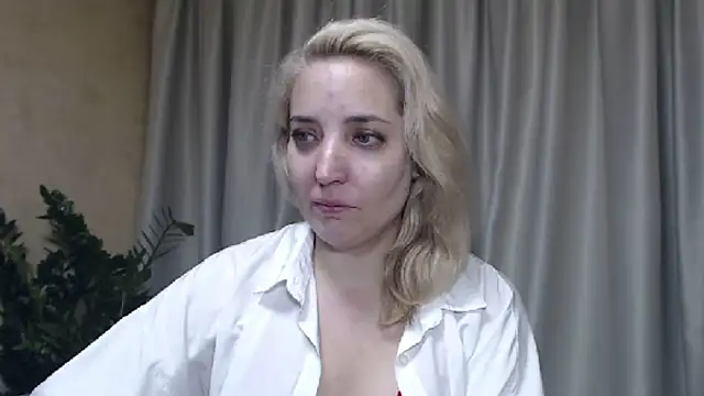 Snapshot of sweetpussy chatting on October 9, 2:15 pm sweetpussy online show from October 9, 2:15 pm