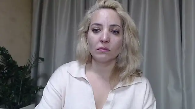 Snapshot of sweetpussy chatting on October 13, 4:07 pm sweetpussy online show from October 13, 4:07 pm