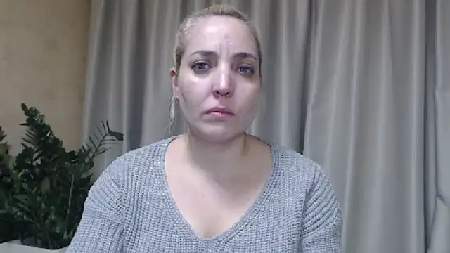 Snapshot of sweetpussy chatting on October 17, 1:03 pm sweetpussy online show from October 17, 1:03 pm