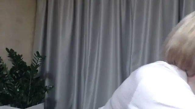 Snapshot of sweetpussy chatting on November 7, 3:45 pm sweetpussy online show from November 7, 3:45 pm